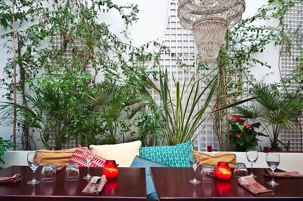 Hotel Denfert-Montparnasse 2*