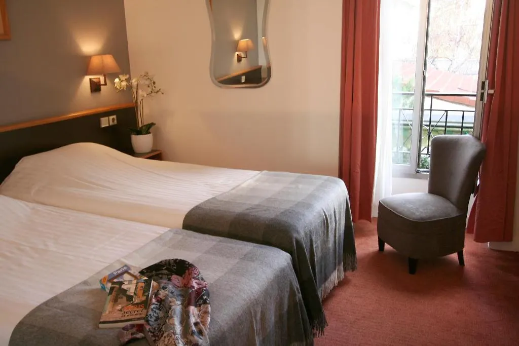 Denfert-Montparnasse Hotel 2*